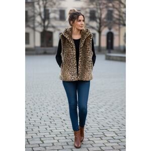 Donna Salyer’s Fabulous Furs Leopard Faux Fur Vest XL Lined Hook Eye Edgy Fun